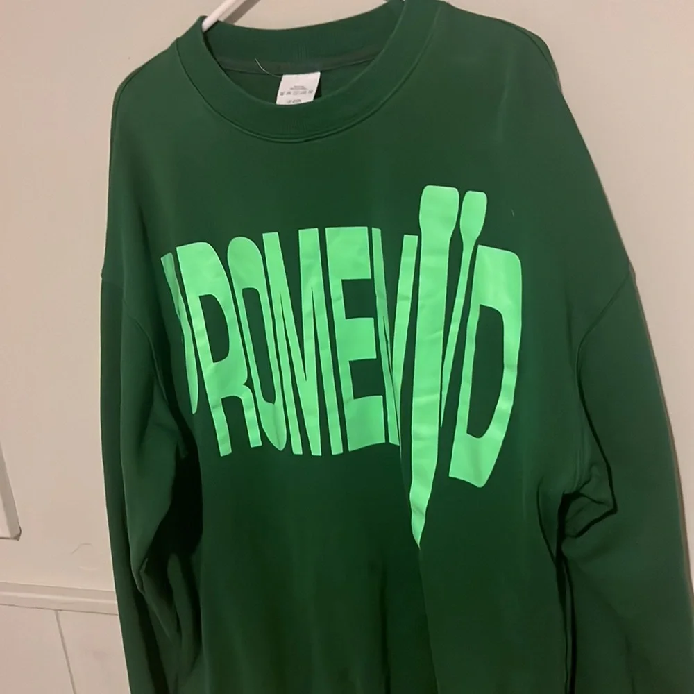 Vlone - Picture 3 of 4